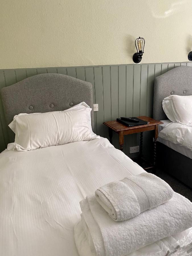The Golden Pheasant Hotel เบอร์ฟอร์ด ภายนอก รูปภาพ