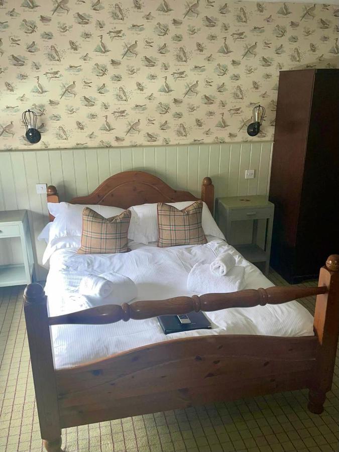 The Golden Pheasant Hotel เบอร์ฟอร์ด ภายนอก รูปภาพ